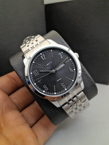 UNIQUE ROMAN FIGURE DAY DATE FACE WATCH