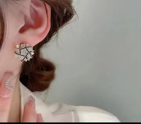 Good quality beautiful earrings pair