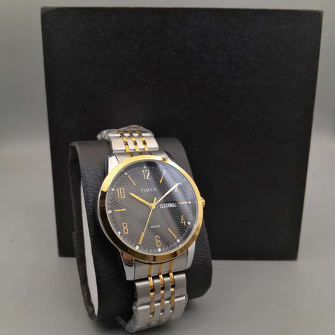 UNIQUE ROMAN FIGURE DAY DATE FACE WATCH