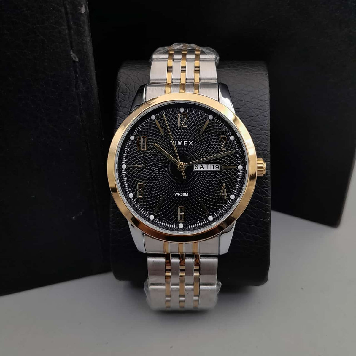 UNIQUE ROMAN FIGURE DAY DATE FACE WATCH