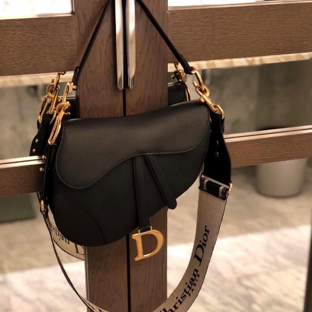 Luxury Christian Dior Hand For Gilrs