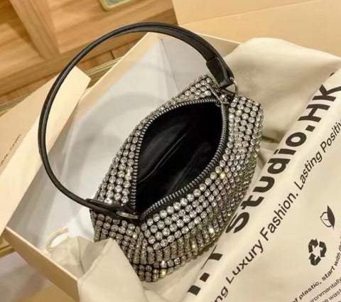 This beautiful Women Luxury Rhinestone Bag