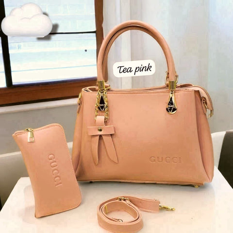 Gucci two-piece set features a stylish zipper wallet