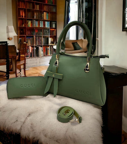 Gucci two-piece set features a stylish zipper wallet