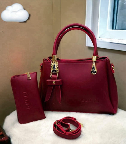Gucci two-piece set features a stylish zipper wallet