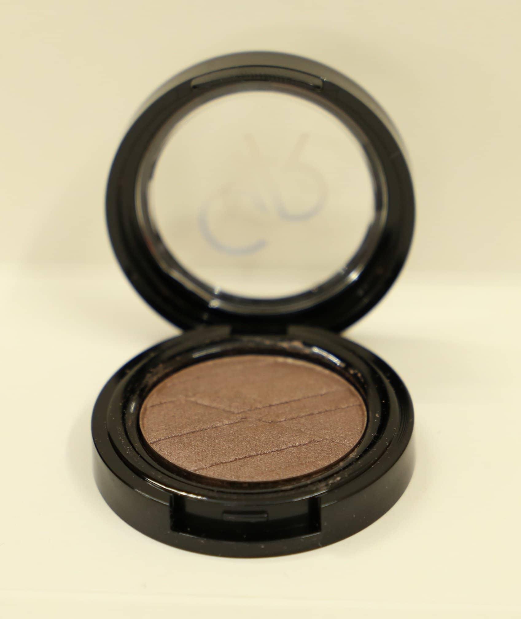Silky Touch Pearl Eyeshadow - Golden Rose Cosmetics Pakistan.